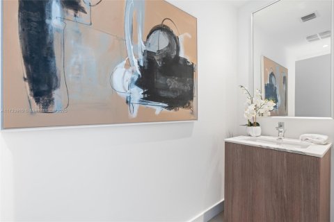 Condominio en venta en Miami, Florida, 4 dormitorios, 295.99 m2 № 1864962 - foto 16