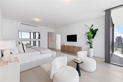 Condominio en venta en Miami, Florida, 4 dormitorios, 295.99 m2 № 1864962 - foto 19