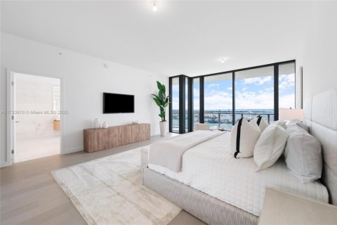 Condominio en venta en Miami, Florida, 4 dormitorios, 295.99 m2 № 1864962 - foto 18