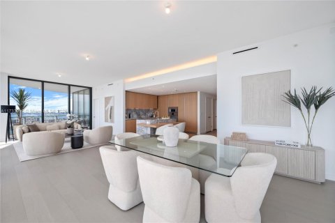 Condominio en venta en Miami, Florida, 4 dormitorios, 295.99 m2 № 1864962 - foto 14