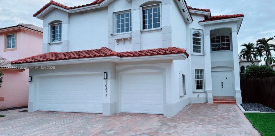 Villa ou maison à Doral, Floride 5 chambres, 283.54 m2 № 1920133