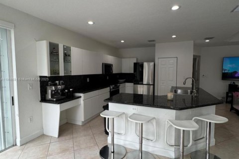 Villa ou maison à louer à Doral, Floride: 5 chambres, 283.54 m2 № 1920133 - photo 4