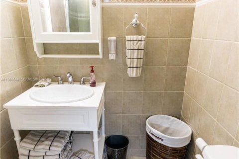 Condominio en alquiler en Hollywood, Florida, 1 dormitorio, 83.24 m2 № 2050700 - foto 16