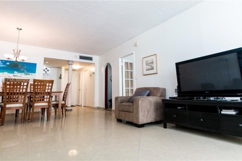 Condominio en alquiler en Hollywood, Florida, 1 dormitorio, 83.24 m2 № 2050700 - foto 4