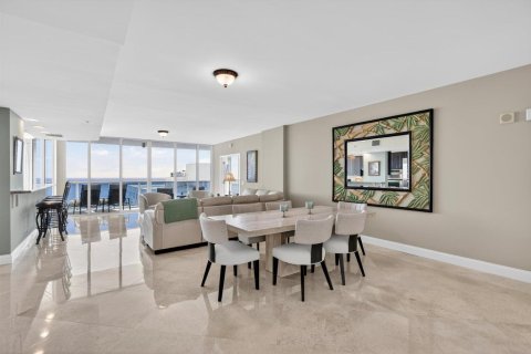 Снять в аренду кондоминиум в Помпано-Бич, Флорида 2 комнаты, 234.95м2, № 2252747 - фото 3