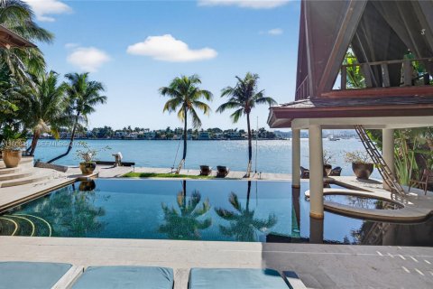 Casa en Miami Beach, Florida 6 dormitorios, 478.08 m2 № 2031967