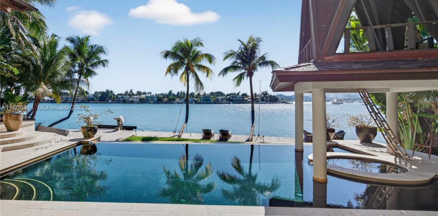 Casa en Miami Beach, Florida 6 dormitorios, 478.08 m2 № 2031967