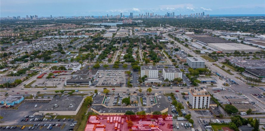 Propiedad comercial en Miami Gardens, Florida № 1943381
