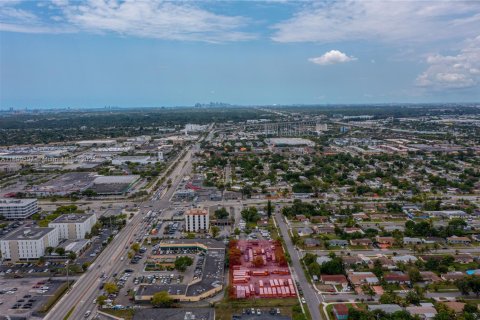 Propiedad comercial en venta en Miami Gardens, Florida № 1943381 - foto 5