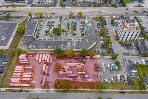 Propiedad comercial en venta en Miami Gardens, Florida № 1943381 - foto 8