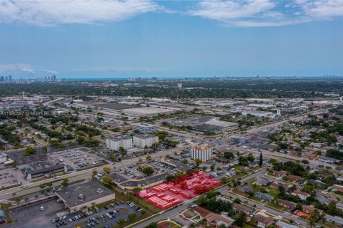 Propiedad comercial en venta en Miami Gardens, Florida № 1943381 - foto 4