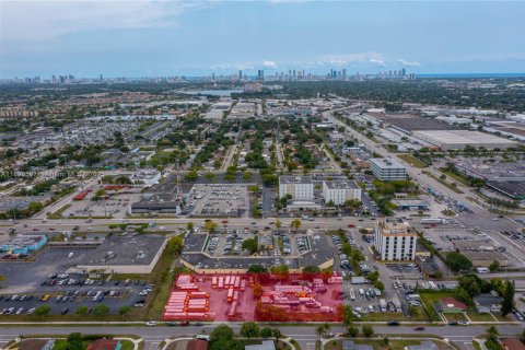 Propiedad comercial en venta en Miami Gardens, Florida № 1943381 - foto 2