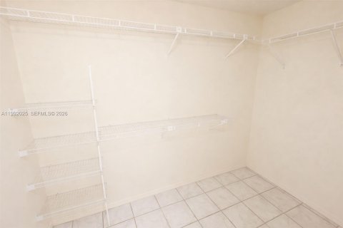 Снять в аренду кондоминиум в Майами, Флорида 2 спальни, 84.73м2, № 2052610 - фото 20