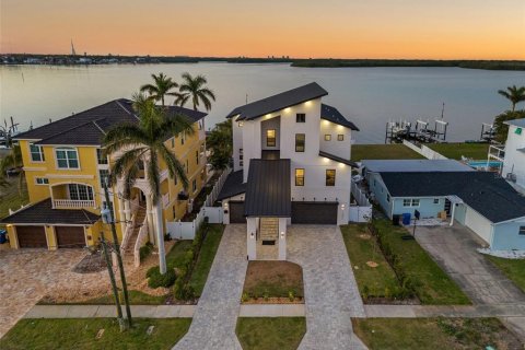 Villa ou maison à vendre à Saint Petersburg, Floride: 4 chambres, 353.03 m2 № 1558030 - photo 1