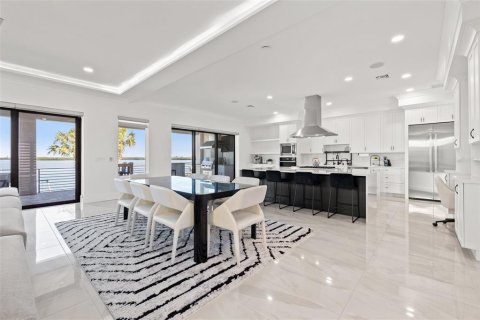 Villa ou maison à vendre à Saint Petersburg, Floride: 4 chambres, 353.03 m2 № 1558030 - photo 12