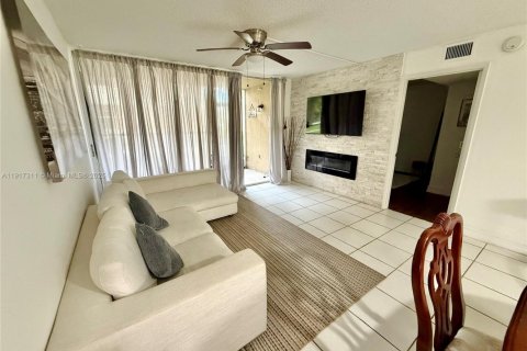 Copropriété à vendre à Coral Springs, Floride: 3 chambres, 105.91 m2 № 2082573 - photo 10