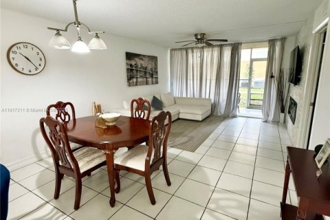 Copropriété à vendre à Coral Springs, Floride: 3 chambres, 105.91 m2 № 2082573 - photo 11
