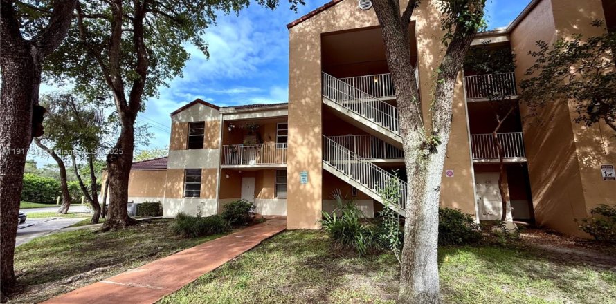 Condo à Coral Springs, Floride, 3 chambres  № 2082573
