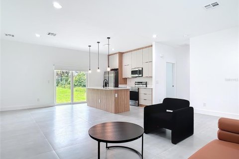 Casa en alquiler en Port Charlotte, Florida, 3 dormitorios, 121.24 m2 № 1904411 - foto 8