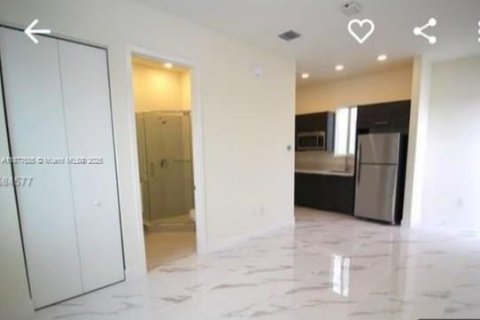 Снять в аренду кондоминиум в Дорал, Флорида 221.01м2, № 1922743 - фото 2