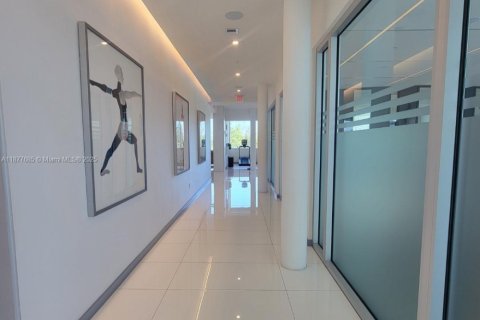 Снять в аренду кондоминиум в Дорал, Флорида 221.01м2, № 1922743 - фото 24