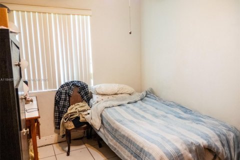 House in North Miami, Florida 3 bedrooms, 88.26 sq.m. № 1846255 - photo 11
