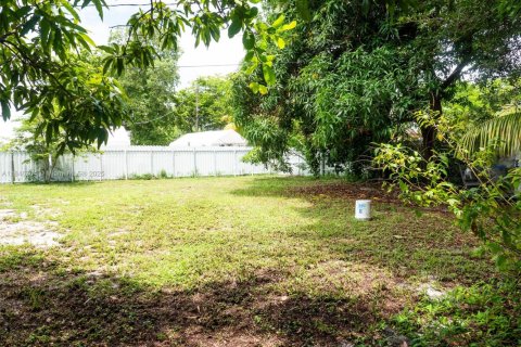 House in North Miami, Florida 3 bedrooms, 88.26 sq.m. № 1846255 - photo 4