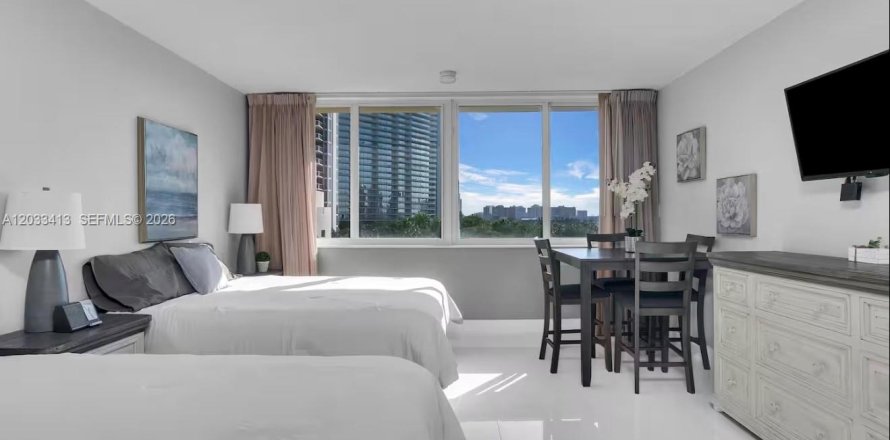 Estudio en el Condominio en Sunny Isles Beach, Florida  № 2077982