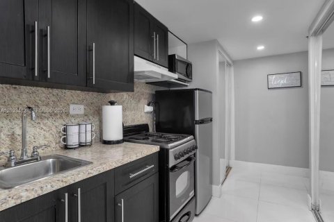 Condominio en venta en Sunny Isles Beach, Florida, 38.09 m2 № 2077982 - foto 6