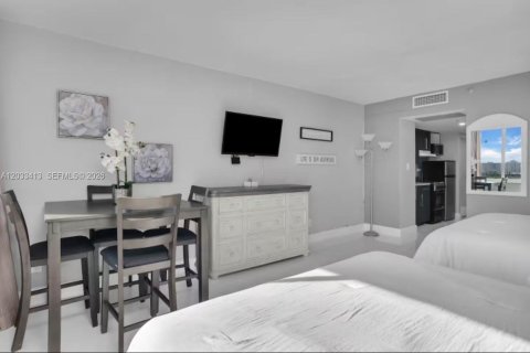 Condominio en venta en Sunny Isles Beach, Florida, 38.09 m2 № 2077982 - foto 4