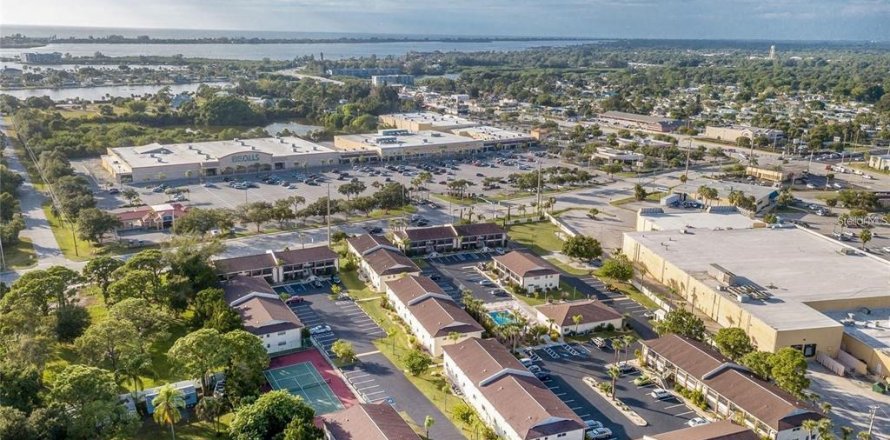 Condominio en Englewood, Florida, 2 dormitorios  № 1681049