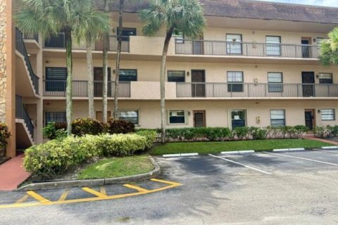 Condo in Tamarac, Florida, 2 bedrooms  № 2387011