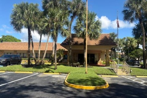 Condo in Tamarac, Florida, 2 bedrooms  № 2387011 - photo 23