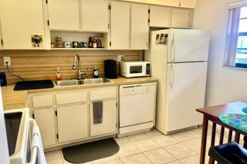 Condo in Tamarac, Florida, 2 bedrooms  № 2387011 - photo 5