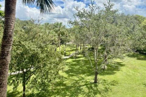 Condo in Tamarac, Florida, 2 bedrooms  № 2387011 - photo 17