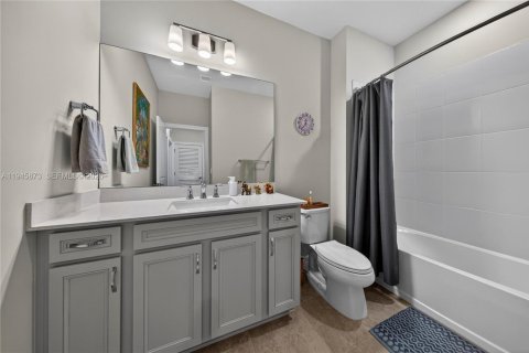 Townhouse in Oakland Park, Florida 3 bedrooms, 164.81 sq.m. № 2005896 - photo 13