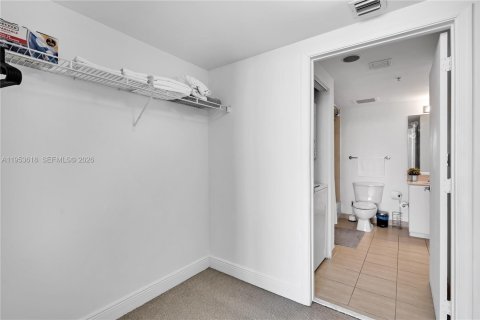 Condominio en alquiler en Miami, Florida, 1 dormitorio, 76.27 m2 № 2054774 - foto 23