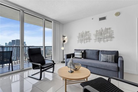 Condominio en alquiler en Miami, Florida, 1 dormitorio, 76.27 m2 № 2054774 - foto 18