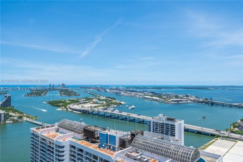 Condominio en alquiler en Miami, Florida, 1 dormitorio, 76.27 m2 № 2054774 - foto 3