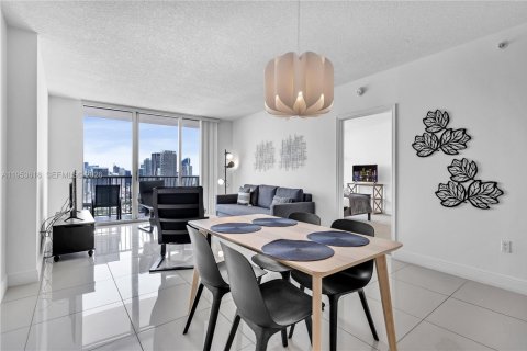 Condominio en alquiler en Miami, Florida, 1 dormitorio, 76.27 m2 № 2054774 - foto 16