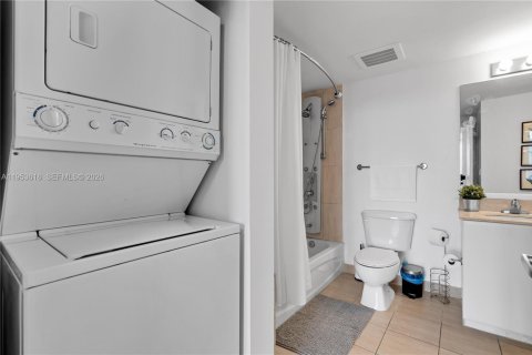 Condominio en alquiler en Miami, Florida, 1 dormitorio, 76.27 m2 № 2054774 - foto 24