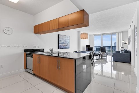 Condominio en alquiler en Miami, Florida, 1 dormitorio, 76.27 m2 № 2054774 - foto 11
