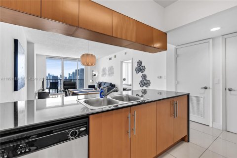 Condominio en alquiler en Miami, Florida, 1 dormitorio, 76.27 m2 № 2054774 - foto 13