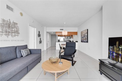 Condominio en alquiler en Miami, Florida, 1 dormitorio, 76.27 m2 № 2054774 - foto 19