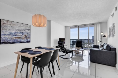 Condominio en alquiler en Miami, Florida, 1 dormitorio, 76.27 m2 № 2054774 - foto 15
