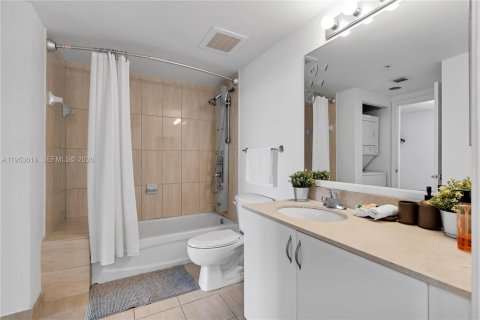 Condominio en alquiler en Miami, Florida, 1 dormitorio, 76.27 m2 № 2054774 - foto 26