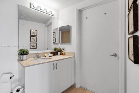 Condominio en alquiler en Miami, Florida, 1 dormitorio, 76.27 m2 № 2054774 - foto 25