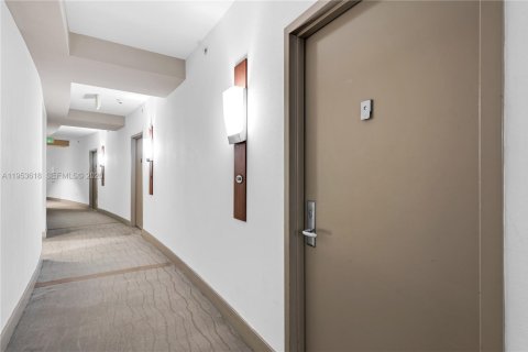 Condominio en alquiler en Miami, Florida, 1 dormitorio, 76.27 m2 № 2054774 - foto 10