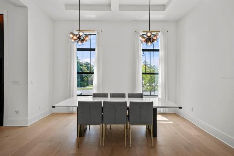 House in Tampa, Florida 5 bedrooms, 417.22 sq.m. № 1742834 - photo 5