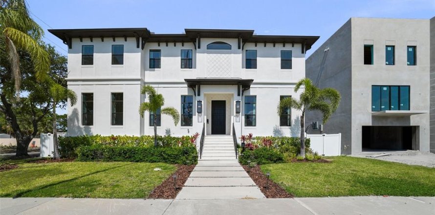 House in Tampa, Florida 5 bedrooms, 417.22 sq.m. № 1742834